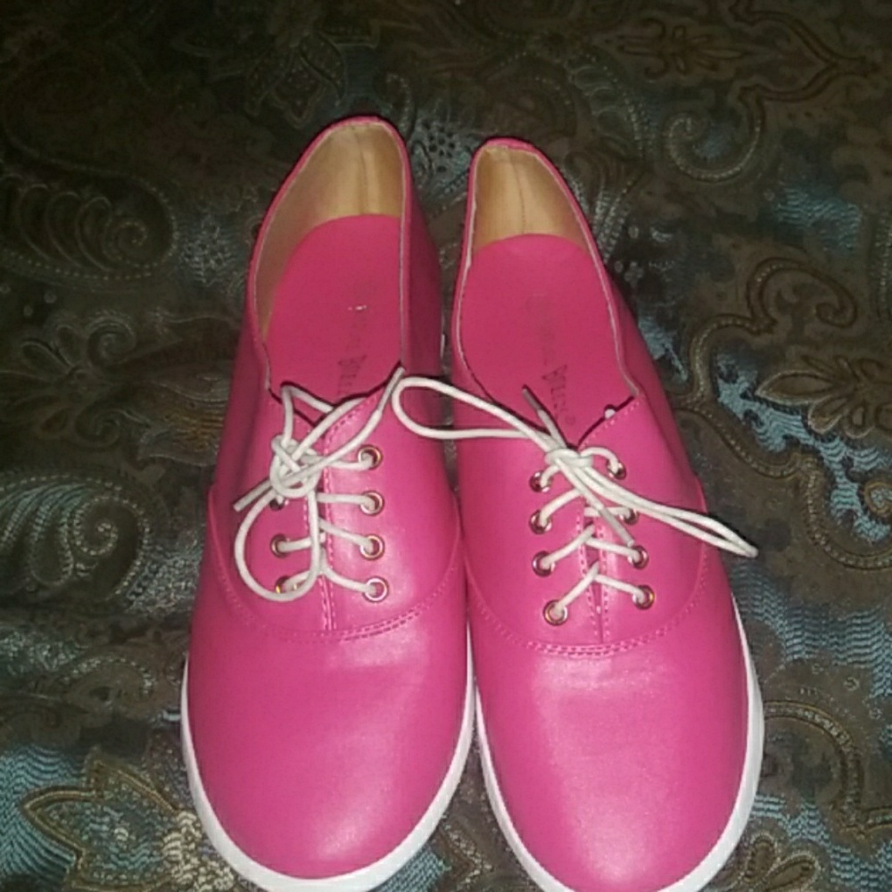 Shoes - Picture 1 of 7